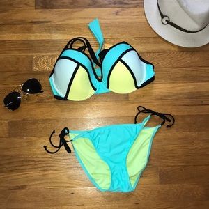 Tri-colored triangle bikini